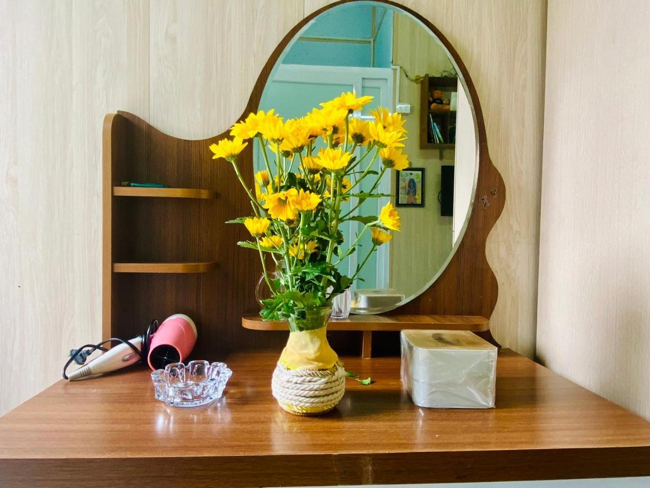 Cozy Homestay With Large Bed, Private Bathroom, Large Balcony Hanoi Bagian luar foto