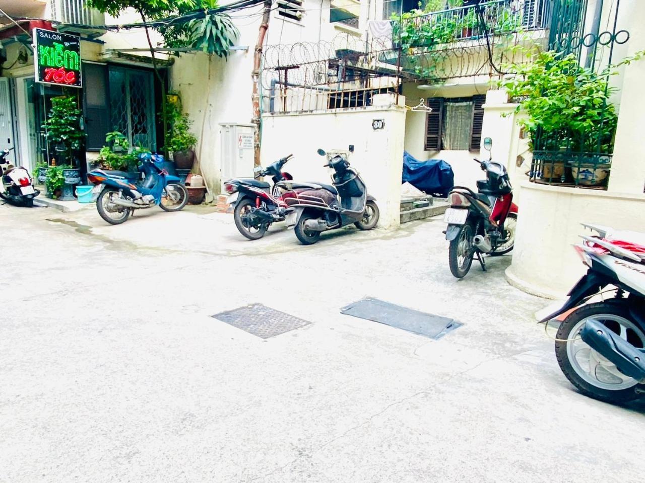 Cozy Homestay With Large Bed, Private Bathroom, Large Balcony Hanoi Bagian luar foto