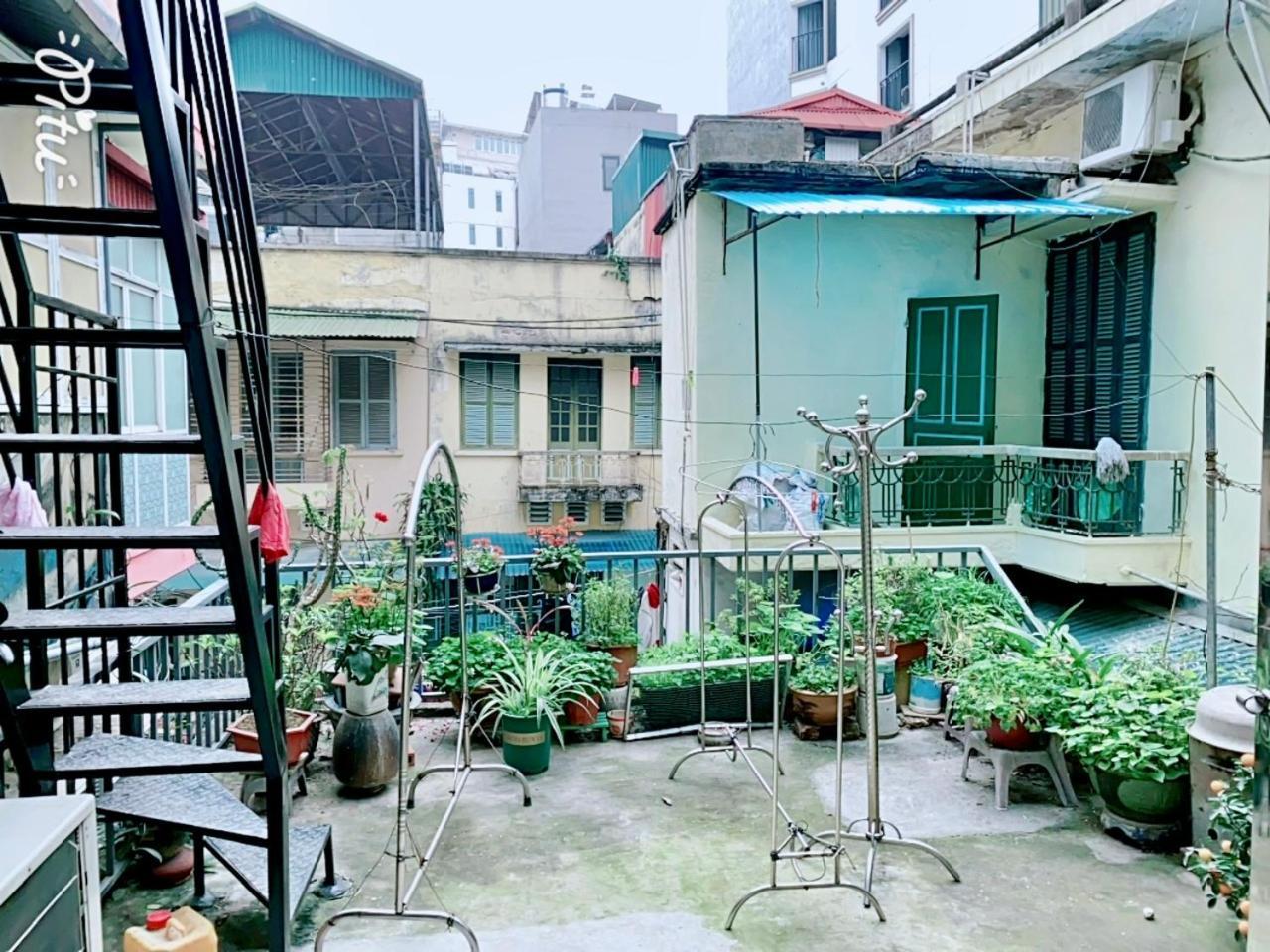 Cozy Homestay With Large Bed, Private Bathroom, Large Balcony Hanoi Bagian luar foto