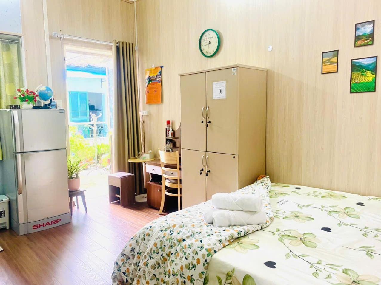 Cozy Homestay With Large Bed, Private Bathroom, Large Balcony Hanoi Bagian luar foto