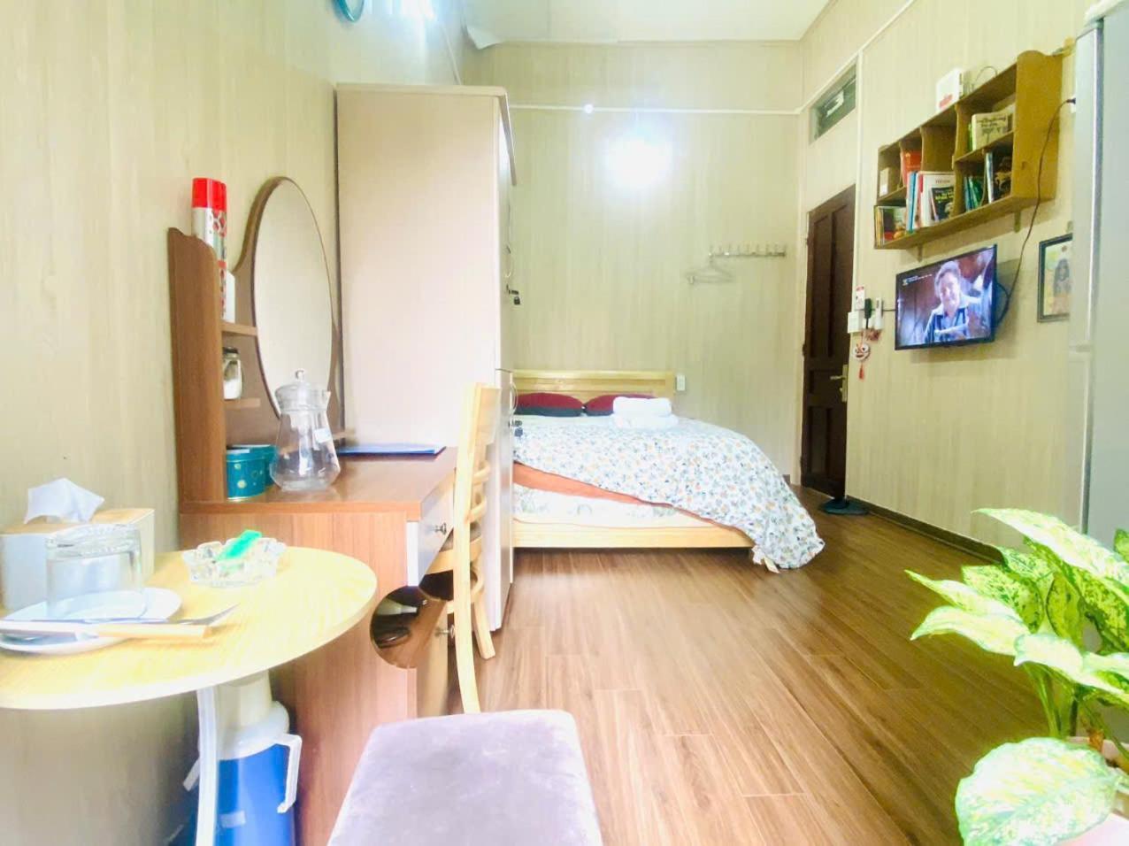 Cozy Homestay With Large Bed, Private Bathroom, Large Balcony Hanoi Bagian luar foto