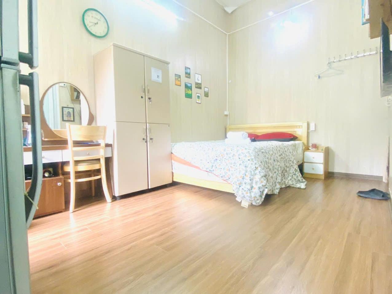 Cozy Homestay With Large Bed, Private Bathroom, Large Balcony Hanoi Bagian luar foto